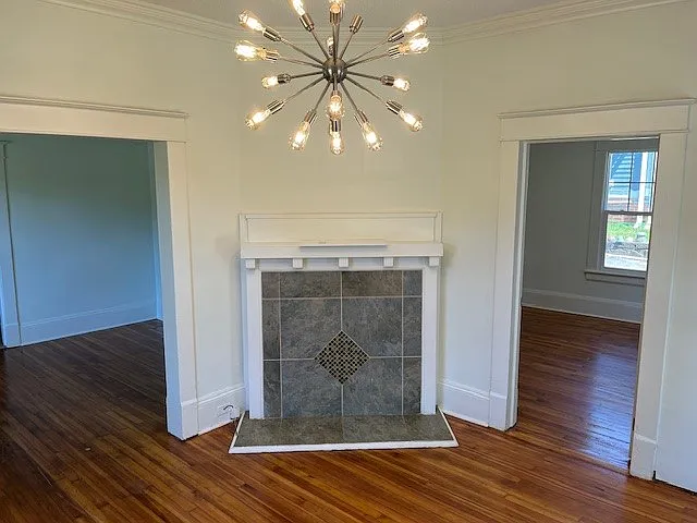 1933 Hinshaw Ave — Photo 6