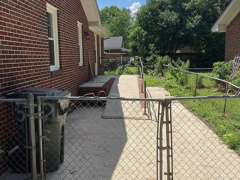 522 New Bern St SE — Photo 2