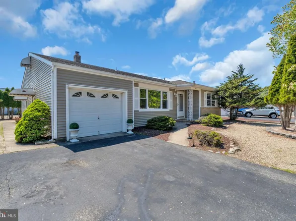 50 Oakfield Rd, Toms River, NJ 08757