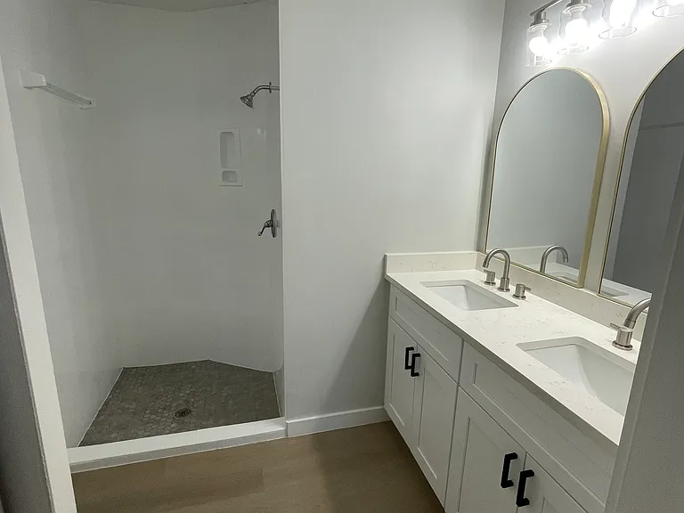 2546 Granada Ave #B — Photo 12