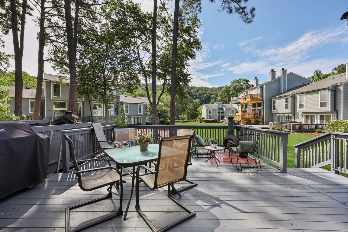 Riverbend Club Dr-1706-045.jpg
