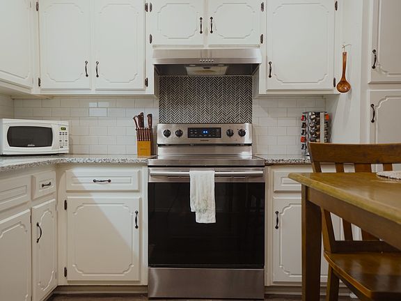4th image of 1418 Old Ivy Rd