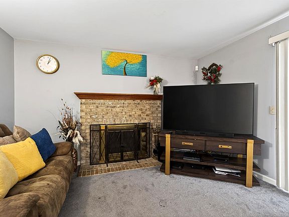 3rd image of 7017 Lookout Ct