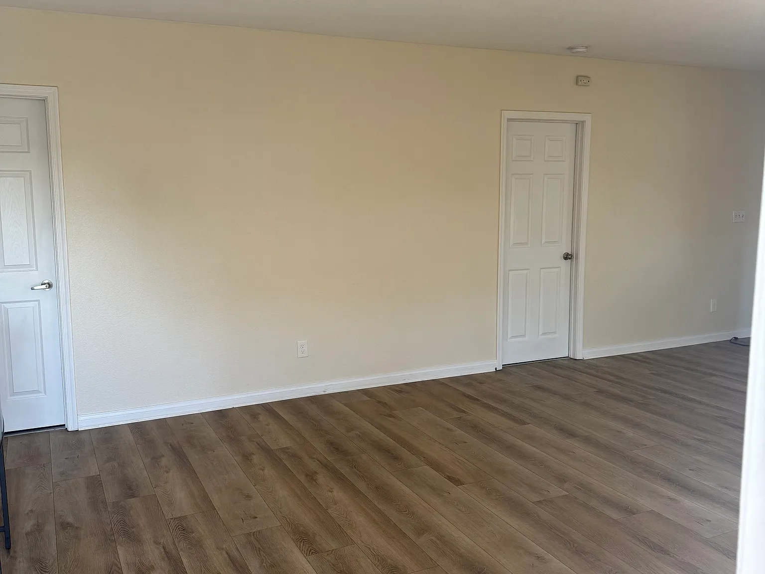 4 bed, $3,995 — Photo 1