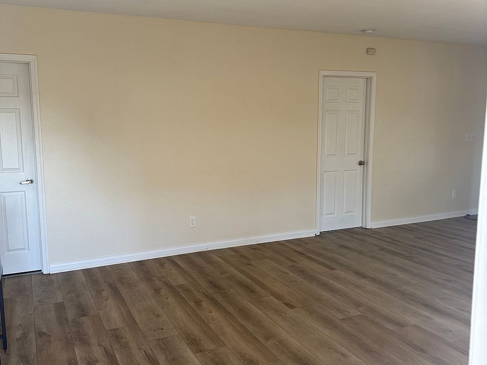 1st image of 945 W 81st St #945