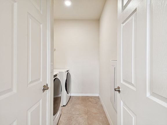 4th image of 2831 Grand Kemerton Pl