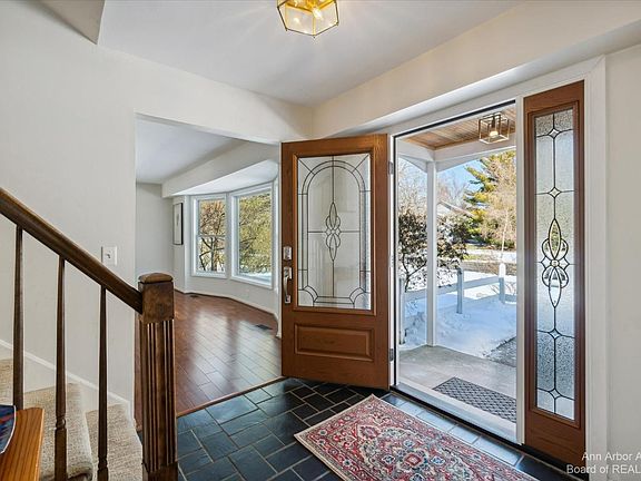 5th image of 2747 Holyoke Ln
