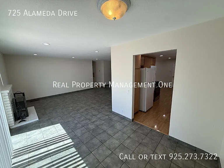 725 Alameda Dr — Photo 9