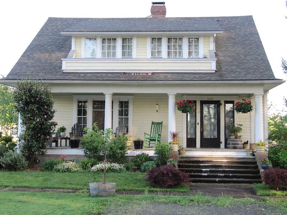 2nd image of 309 Main St