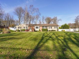 11 Kevin Rd, Scotch Plains, NJ 07076