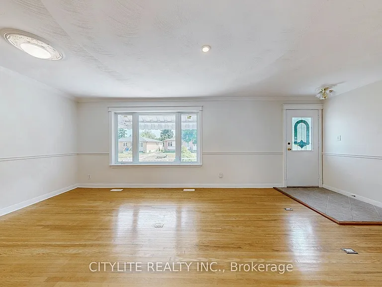 516 Monteith Ave — Photo 7