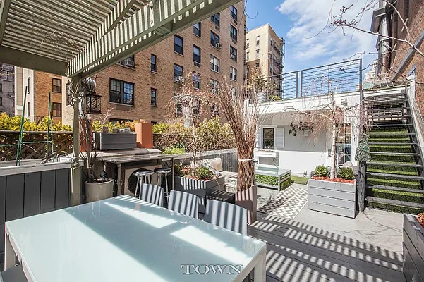 Sold by Town Residential | media 25