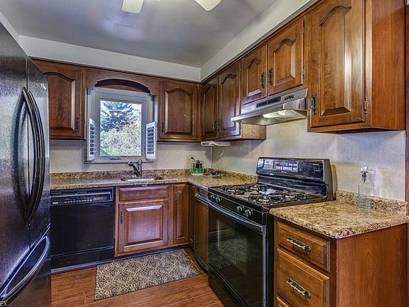 2nd image of 5574 Meadow Wood Blvd