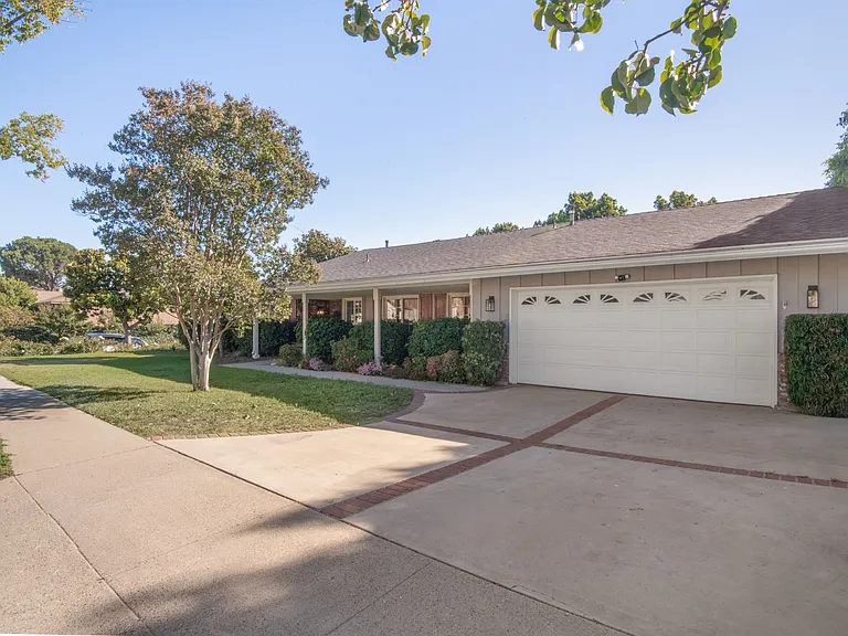 3109 Rollings Ave — Photo 2