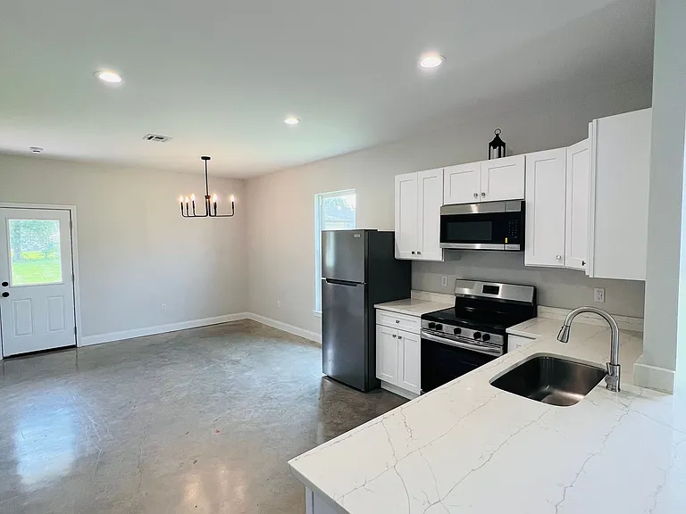260 N 3rd St — Photo 13