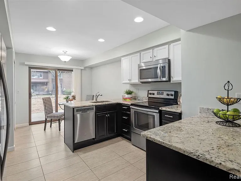 2185 Rhine Rd — Photo 9