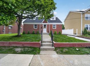 121 Dorothy St, Carteret, NJ 07008