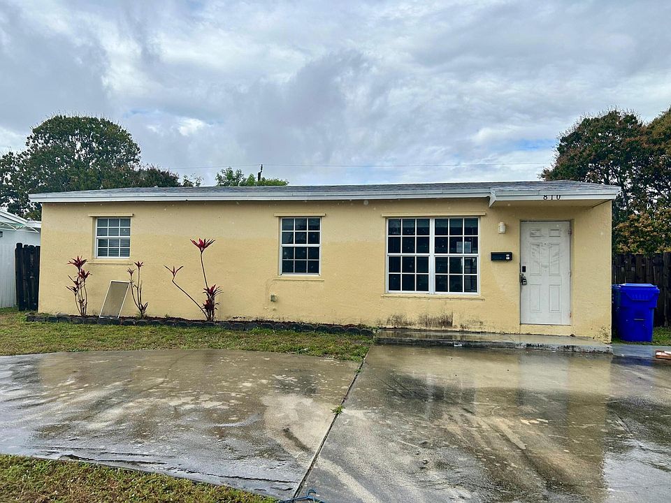 1st image of 810 N 69th Avenue