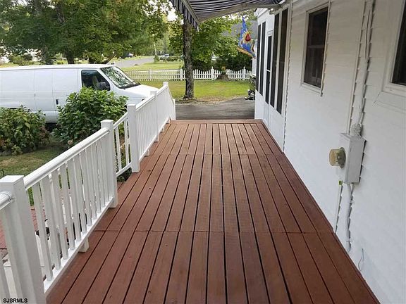 4th image of 917 De Hirsch Ave