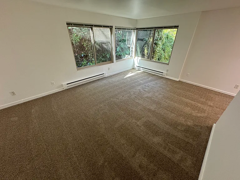 Townvue Heights Apartments — Photo 12