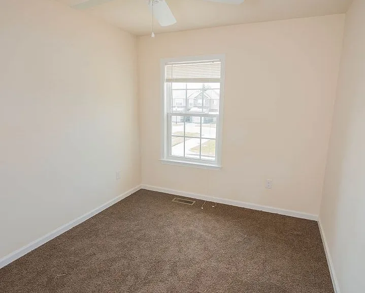 403 Parkview Ct — Photo 42