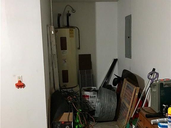 5th image of 1318 Hyde Park Blvd