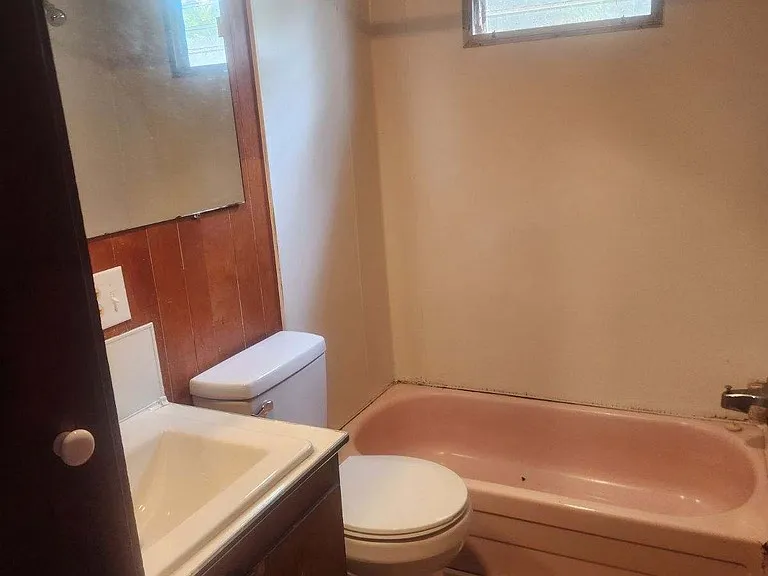 1526 Greenview Dr #D — Photo 2