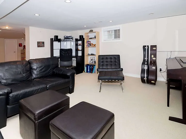 485 Winnett Ave — Photo 12