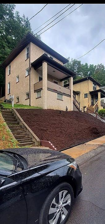2nd image of 52 Winloch Ave