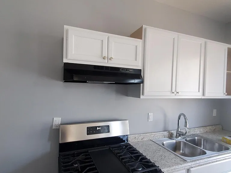 43 Schley St #1R — Photo 3
