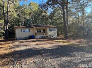 558 Horseshoe Rd, Fayetteville, NC 28303