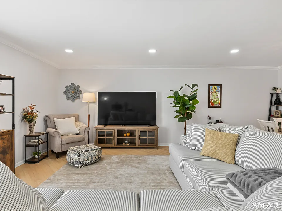 98 Valley Rd #15