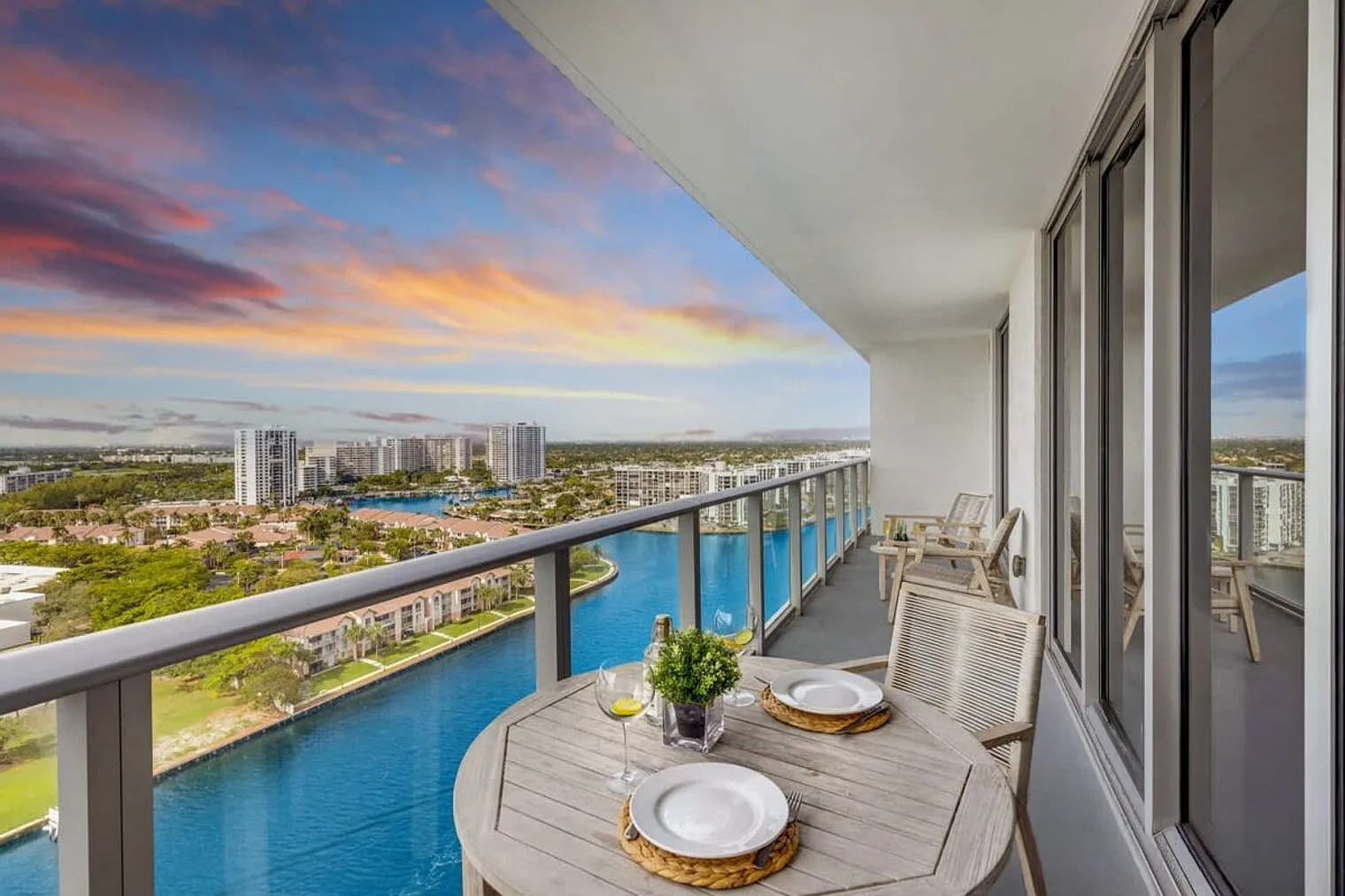 1 bed, 1.0 bath, 785 sqft, $3,858 — Photo 2