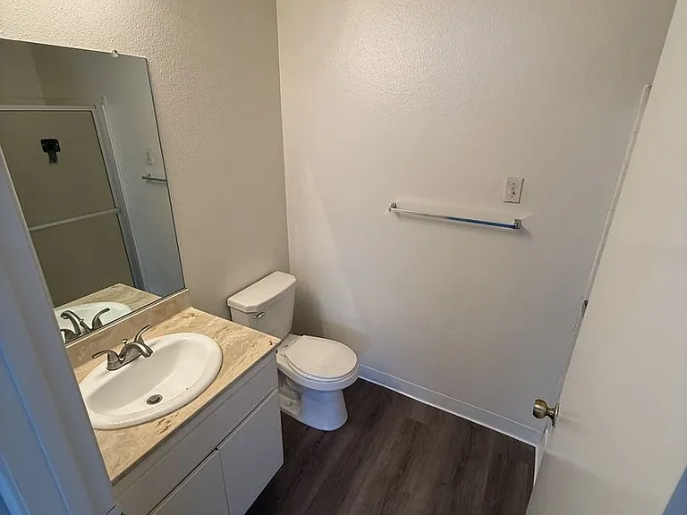 14543 Burbank Blvd — Photo 41