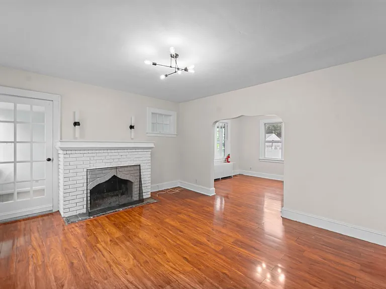 2215 N Wood Ave — Photo 7