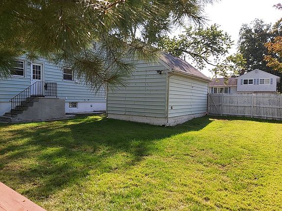 3rd image of 400 Windsor Rd