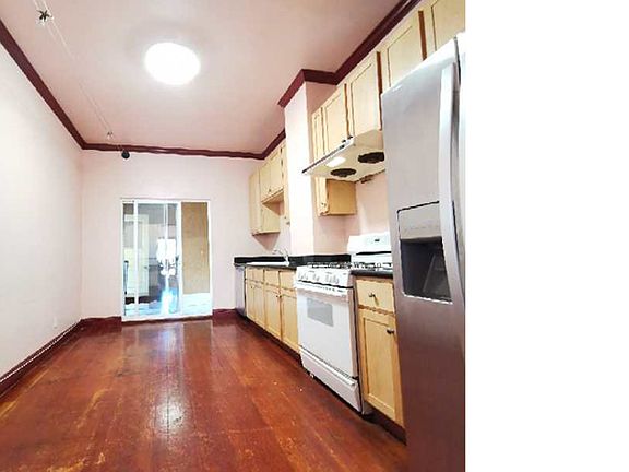 2nd image of 1539 Powell St