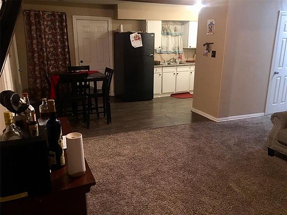 2nd image of 1405 Hillcrest St