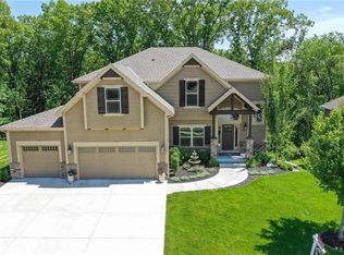 5955 NW Thousand Oaks Dr, Parkville, MO 64152