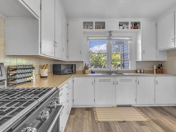 4th image of 1222 Huron AVENUE