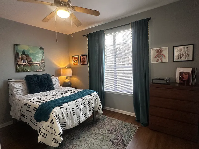 The Quarters Sterling House (Student Housing - Rent by the Bed) — Photo 46