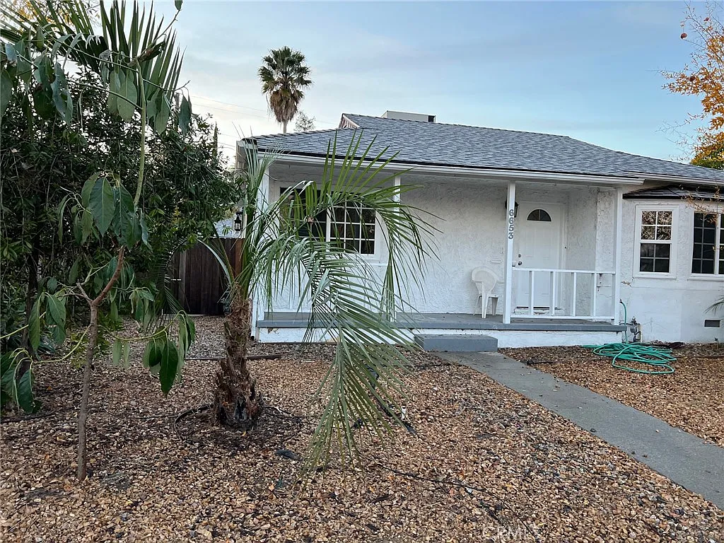 3 bed, 1616 sqft, $4,195 — Photo 3