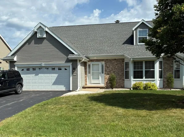 2513 Village Ln, Oshkosh, WI 54904