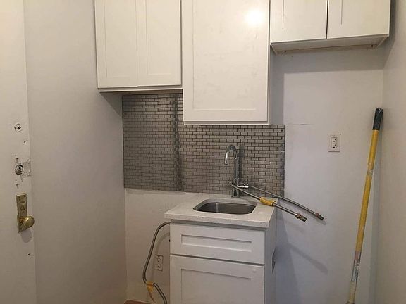 2nd image of 48 Saint Pauls Pl APT 5D