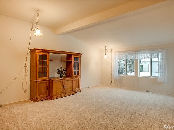 3rd image of 570 Sunday Dr