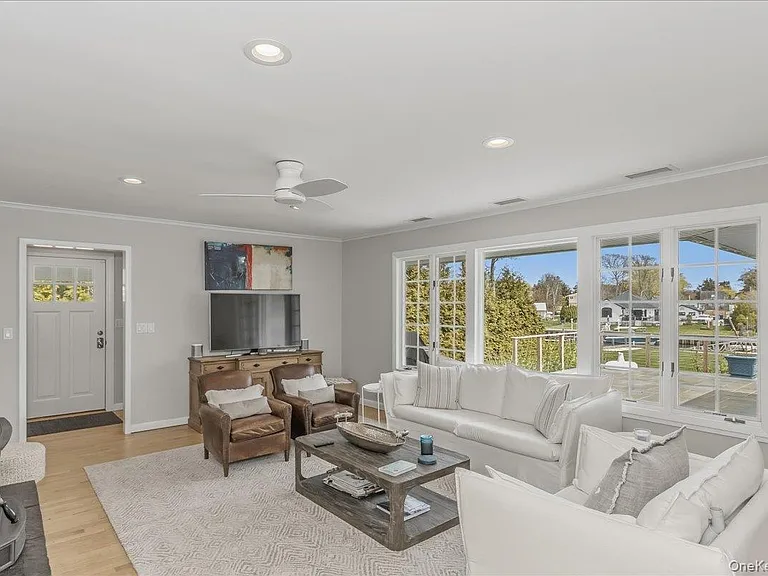 15 Gardners Ln — Photo 5