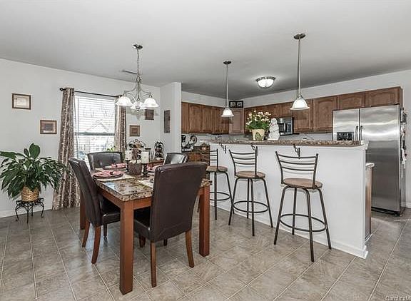 4th image of 1143 Blue Topaz Dr