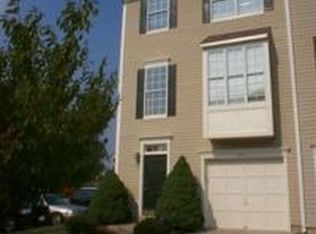 2482 Clover Field Cir, Herndon, VA 20171