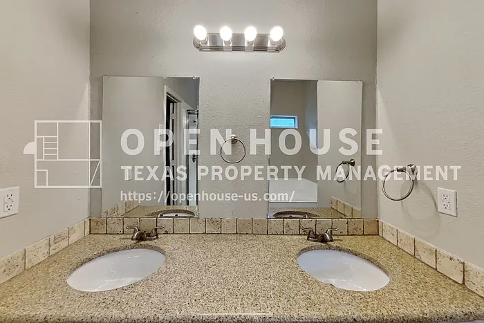 905 Freshwood Ct — Photo 9