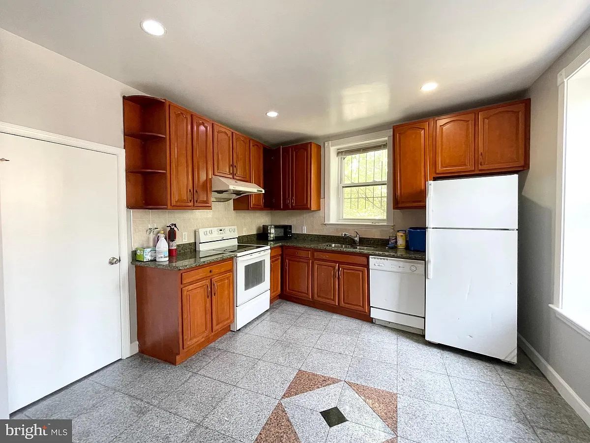 Building Photo - 1701 N Capitol St NE #2